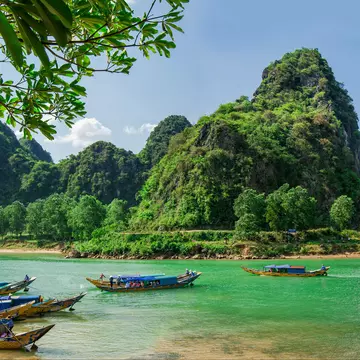 Boats on the river at Phong Nha-Ke National Park. Jethuynh / Getty Images
