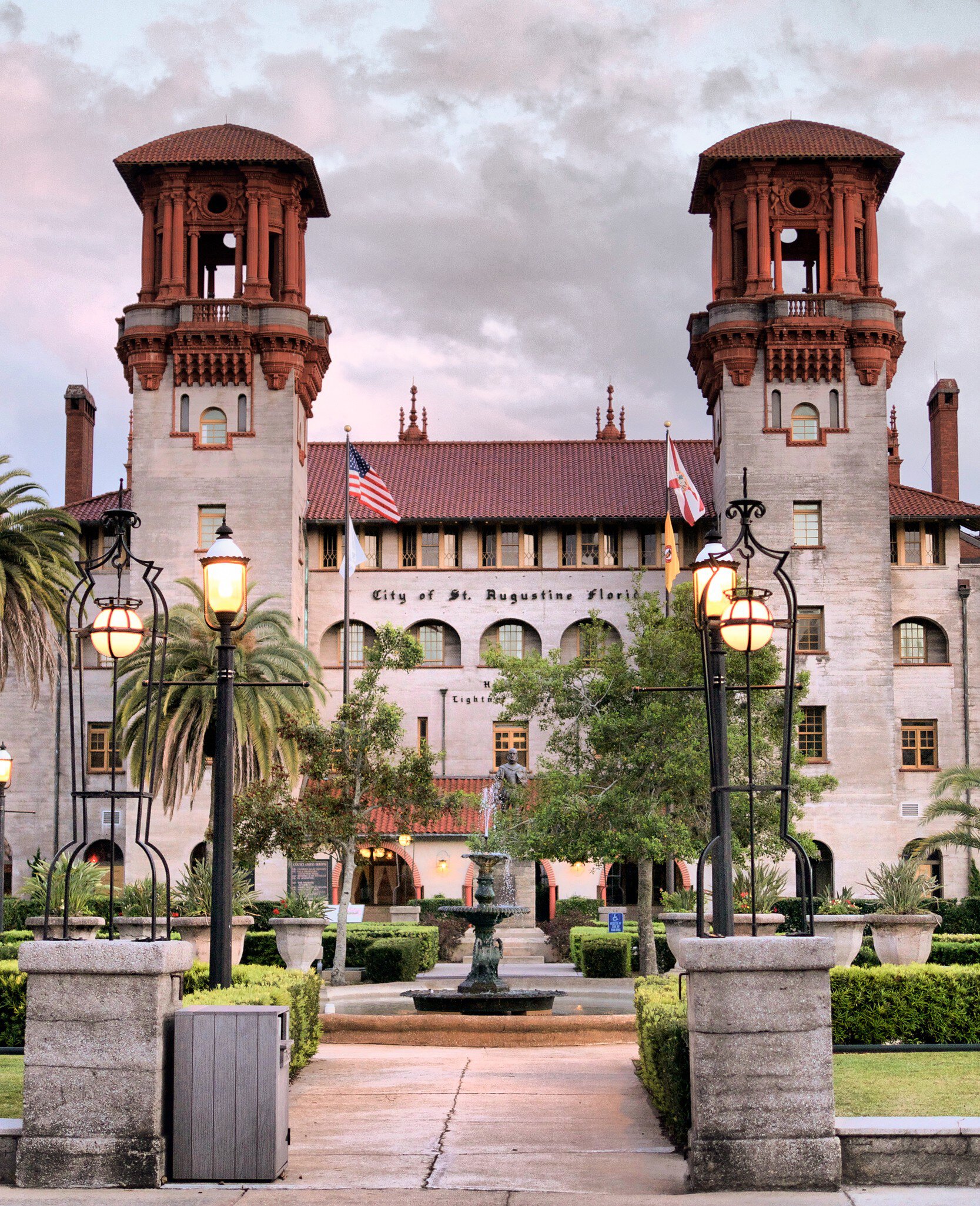 Alcazar Hotel