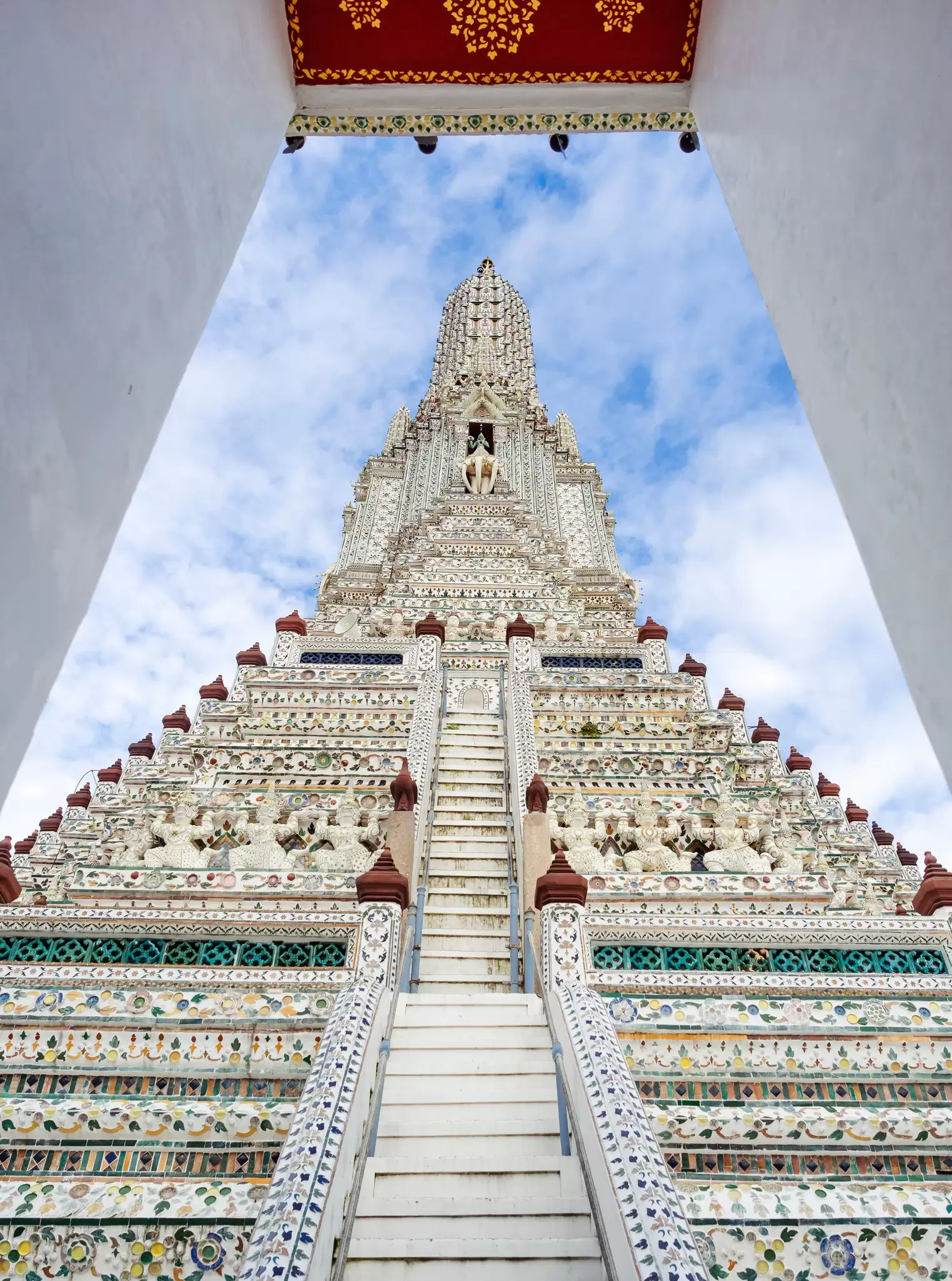 Looking from the bottom of the steps which lead up to the 82m-high þrahng at Wat Arun, Bangkok.