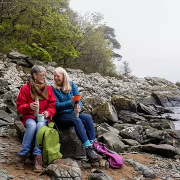 Maximize your budget while traveling around Scotland with these insider tips © SolStock / Getty Images