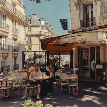 Leave your own dining customs at the door in Paris. Amir Hamja for Lonely Planet