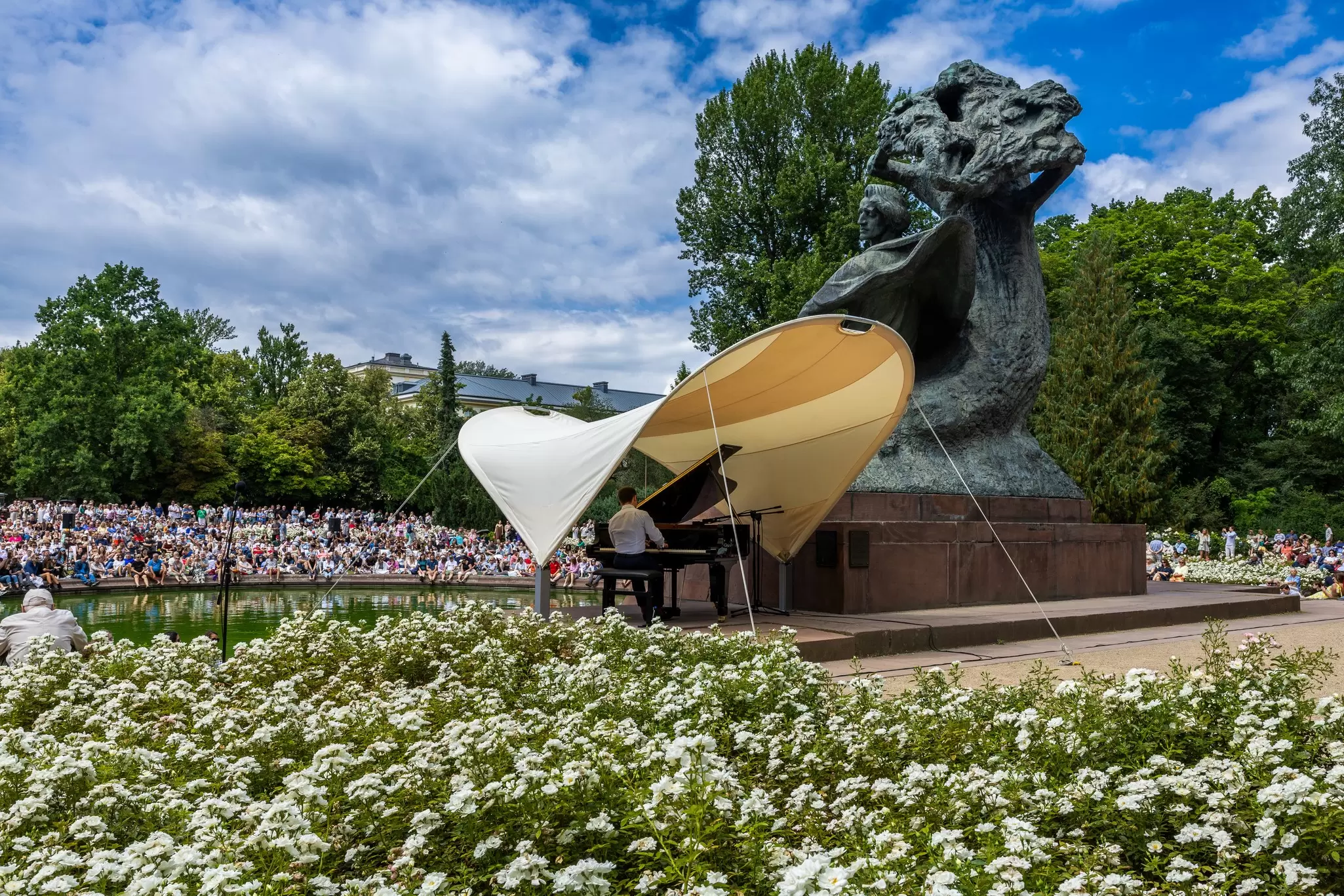 Chopin concert at Łazienki Park. Laura Studarus/Lonely Planet