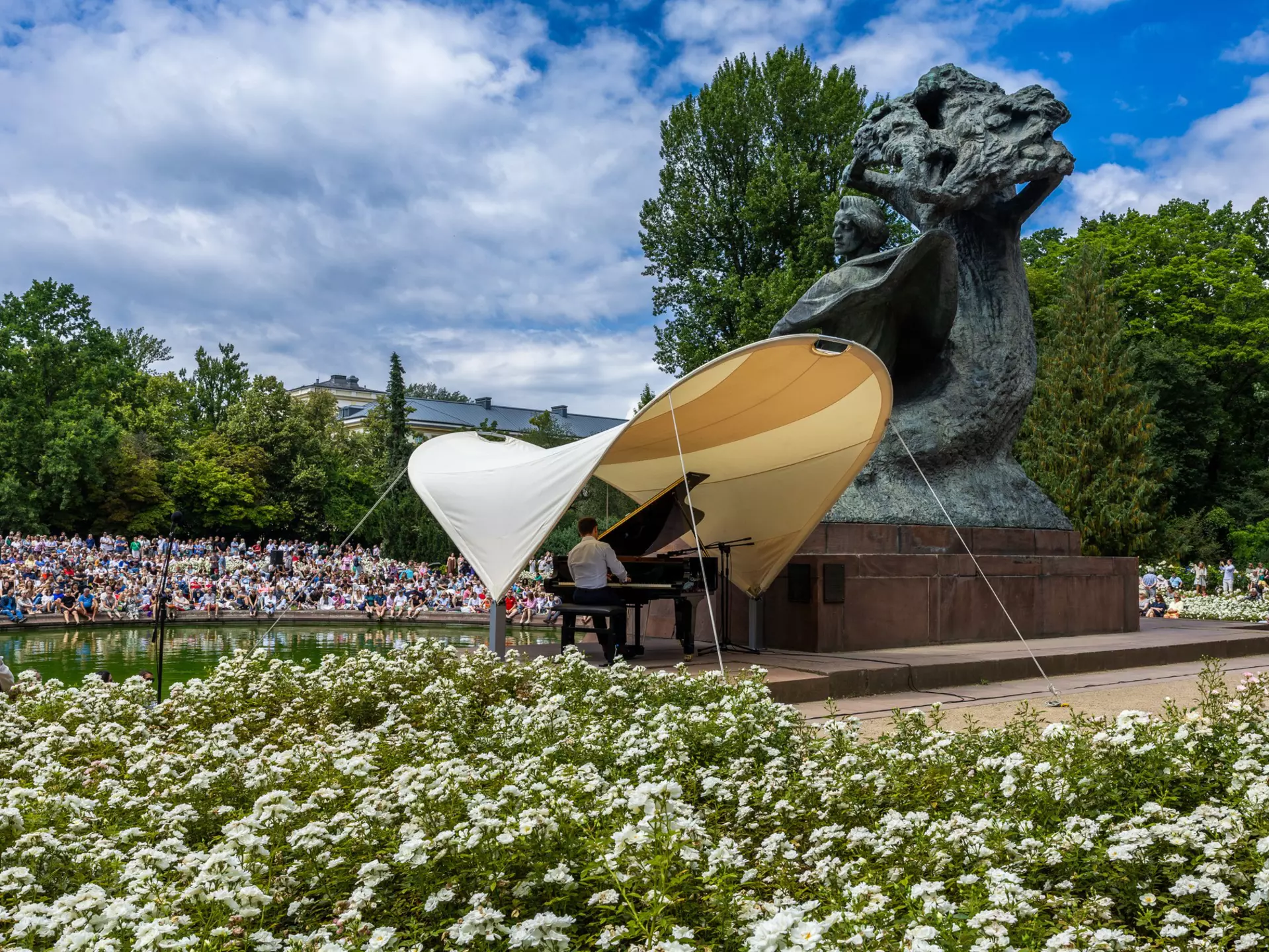 Chopin concert at Łazienki Park. Laura Studarus/Lonely Planet