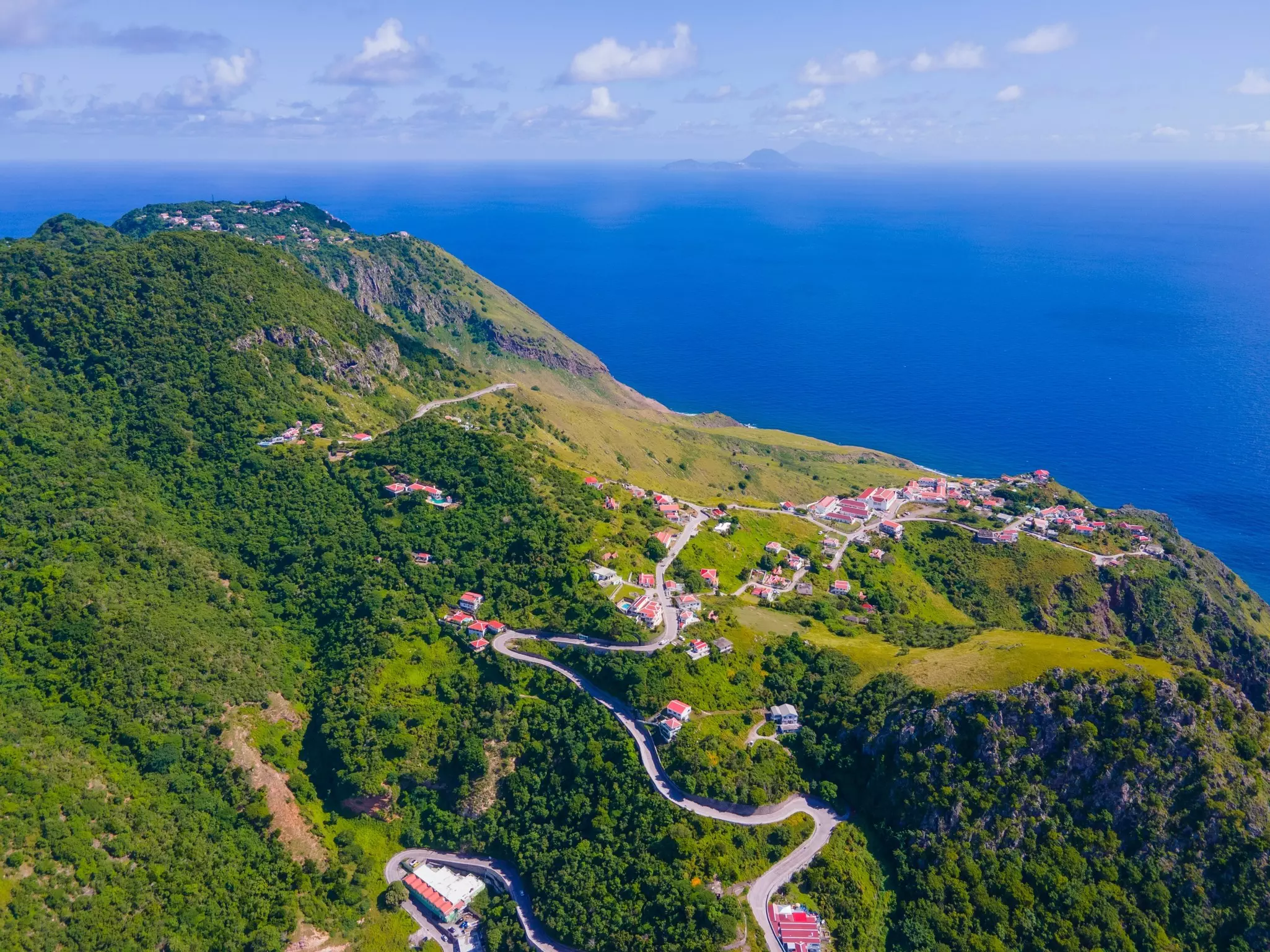 The Road – Saba has just one – is twisty, windy marvel of engineering © Wangkun Jia / Shutterstock