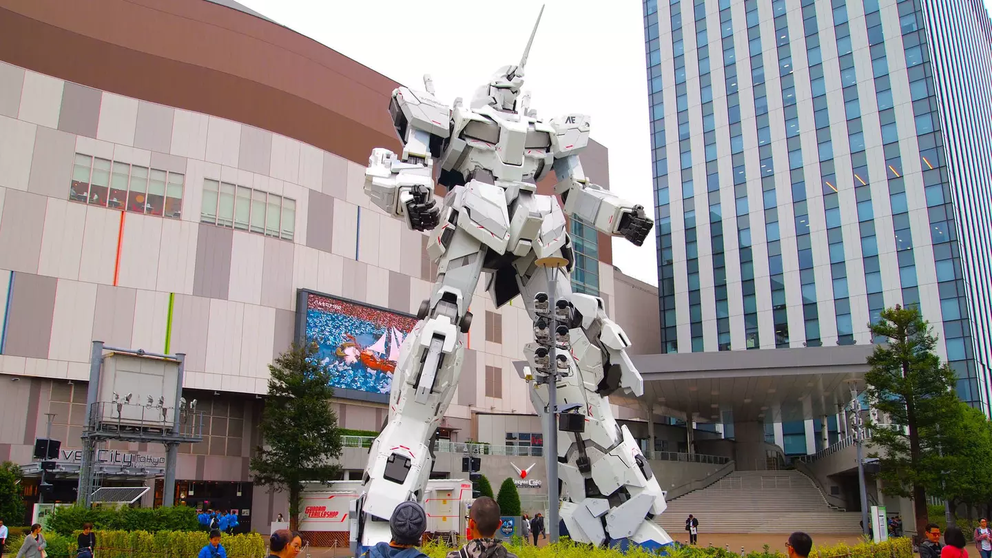The Unicorn Gundam statue in Odaiba, Tokyo © MasaPhoto / Shutterstock