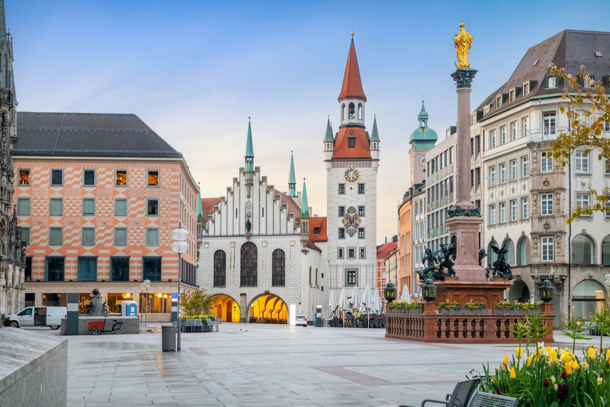 View of Marienplatz square and the historic Altes Rathaus in Munich, Germany.