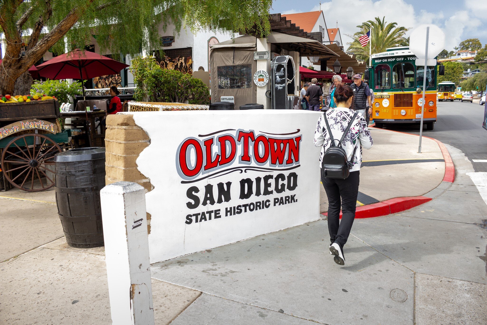 San Diego, California, United States - 05-31-2019: A view of a sign and entrance to Old Town San Diego State Historic Park.  License Type: media  Download Time: 2023-05-20T07:55:07.000Z  User: claramonitto  Is Editorial: Yes  purchase_order:   