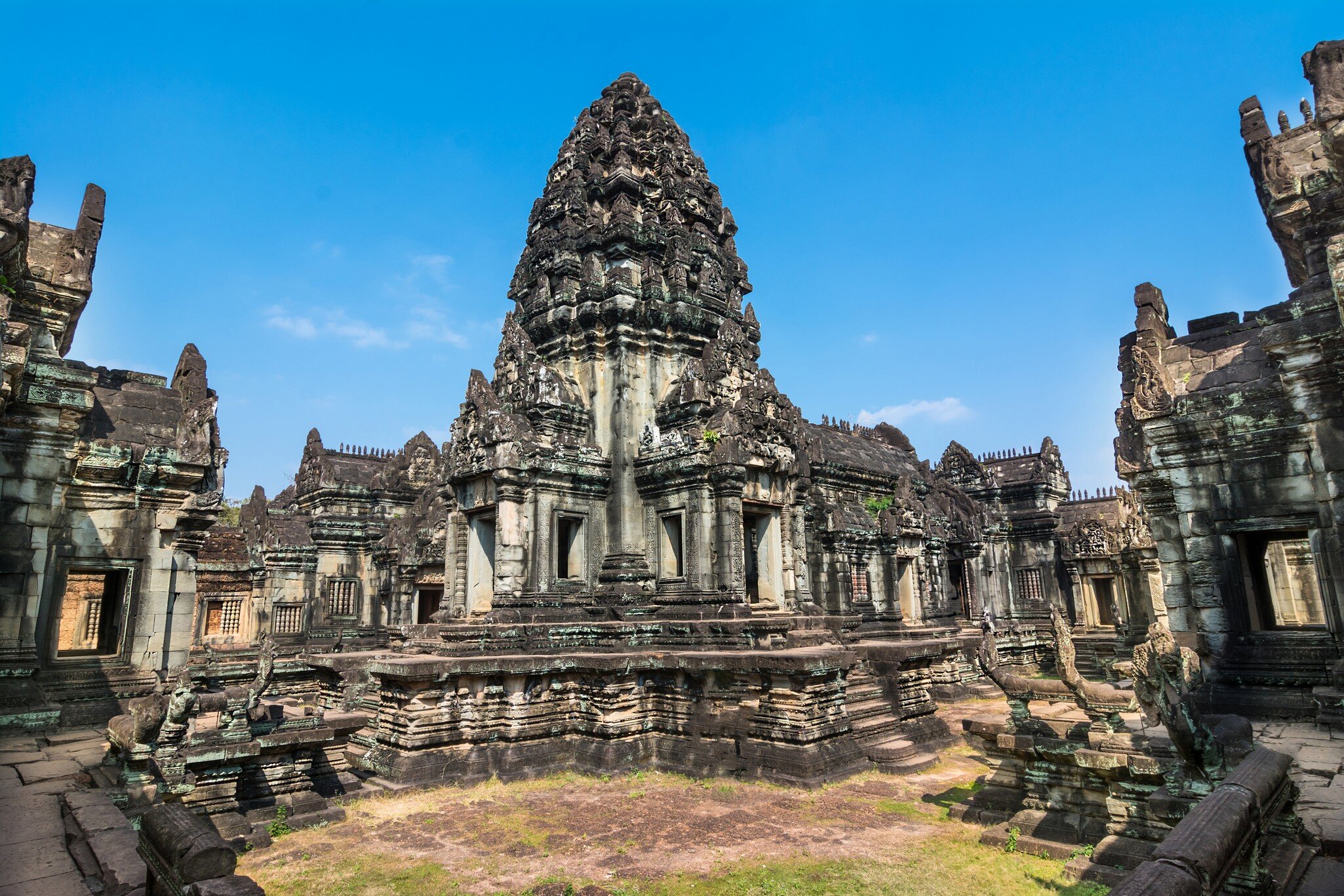 Banteay SamrÃ© is a temple at Angkor, Cambodia located east of the East Baray. Built under Suryavarman II and Yasovarman II in the early 12th century, it is a Hindu temple in the Angkor Wat style