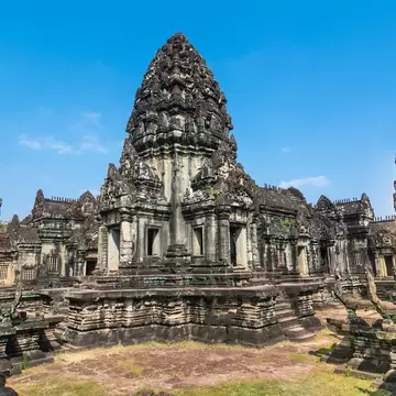 Banteay SamrÃ© is a temple at Angkor, Cambodia located east of the East Baray. Built under Suryavarman II and Yasovarman II in the early 12th century, it is a Hindu temple in the Angkor Wat style
