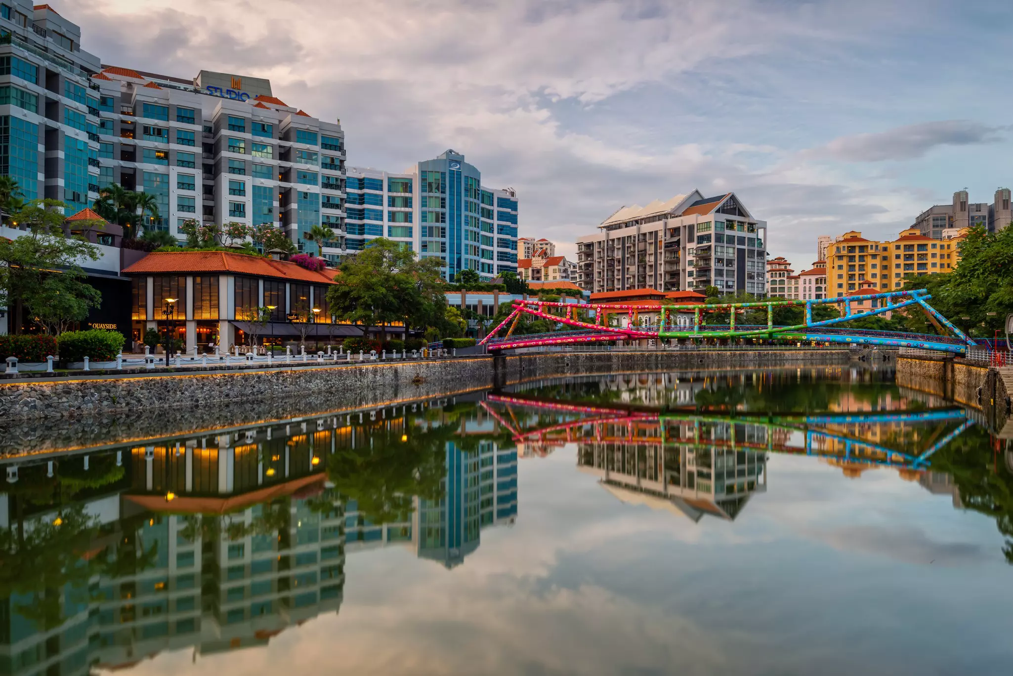 Late afternoon at Alkaff Bridge by Robertson Quay, Singapore.