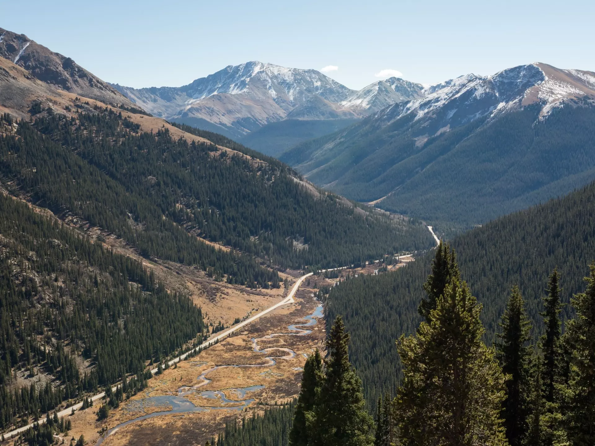 Independence Pass snaking through the mountains of Aspen. Victoria Ditkovsky/Shutterstock