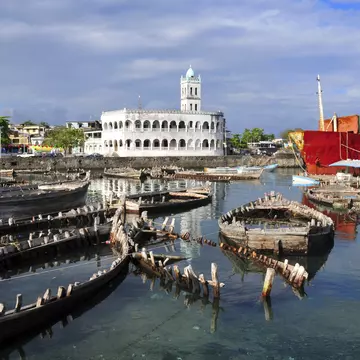 Moroni, Comoros: dhow port and the Old Friday Mosque
