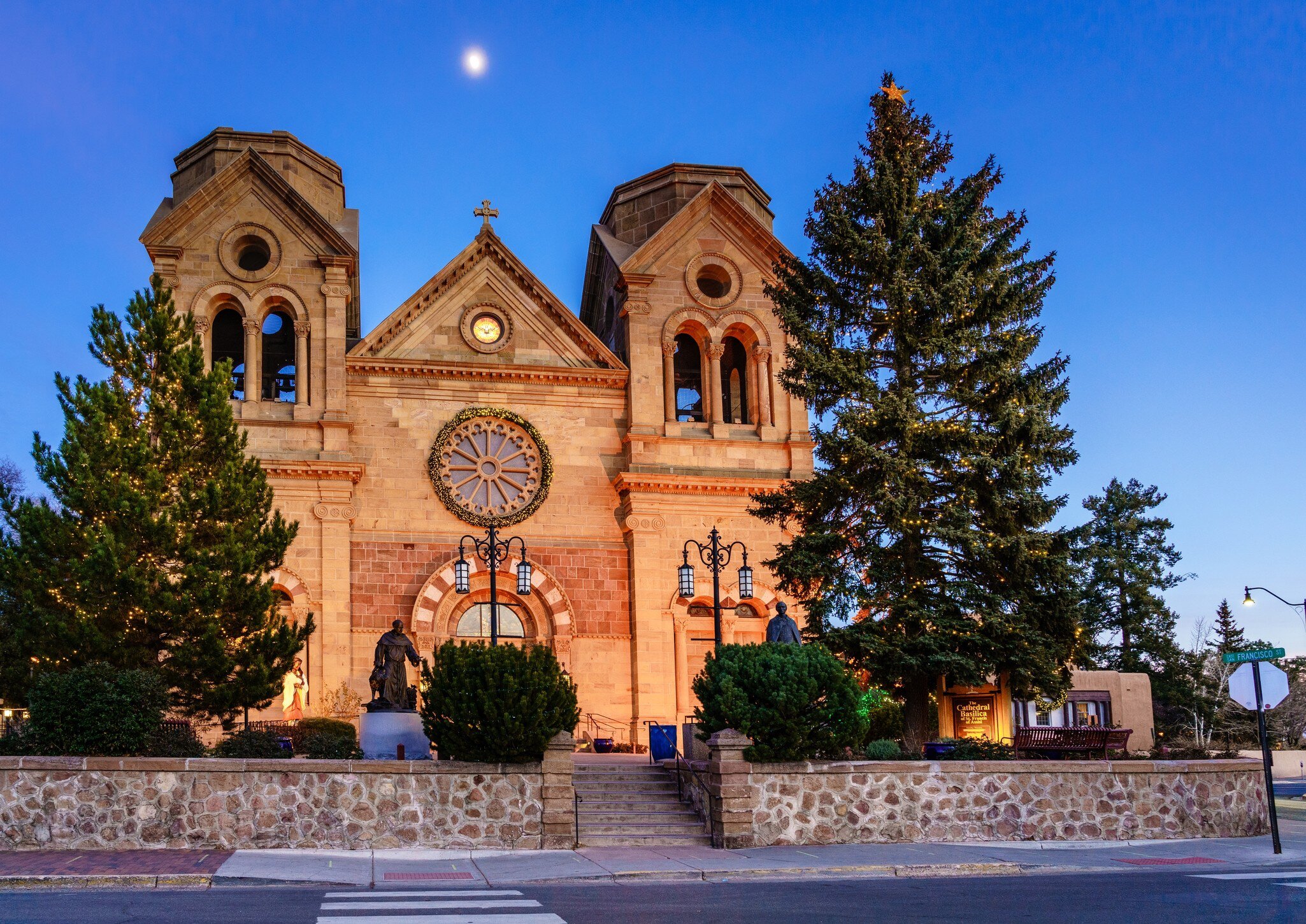 Nighttime view of the Cathedral Basilica of St. Francis of Assisi in Santa Fe, New Mexico