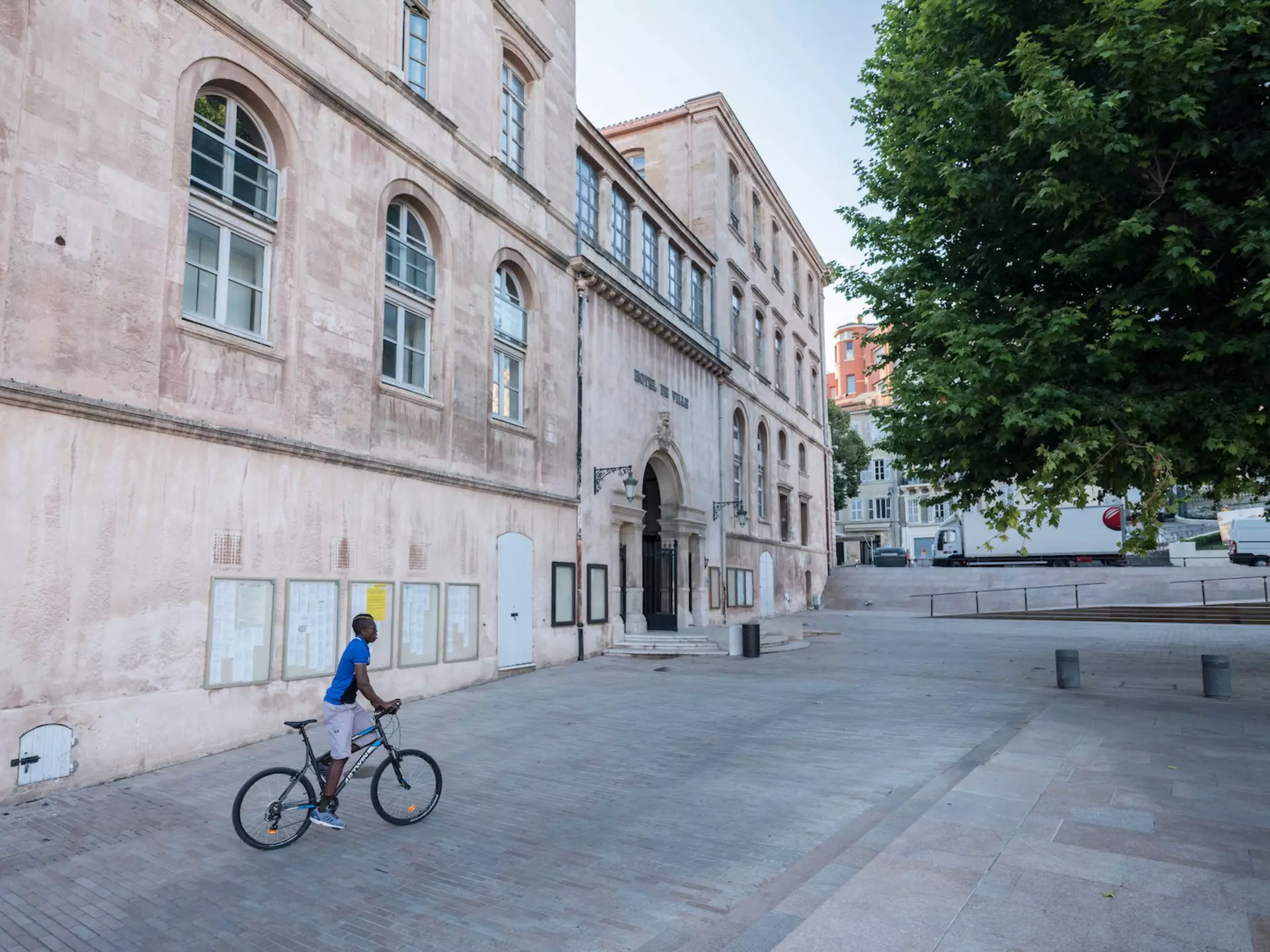 Cycling around Marseille, France is great in the summer. Anton Havelaar/Shutterstock