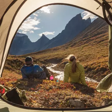 Count on traveling with your own tent to avoid pricey Alaska hotels © Patrick J. Endres / Getty Images
