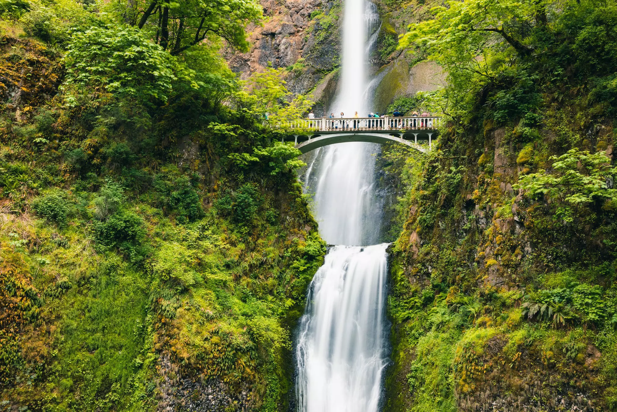 Multnomah Falls is one of the iconic sights of Columbia River Gorge © rybarmarekk / Shutterstock