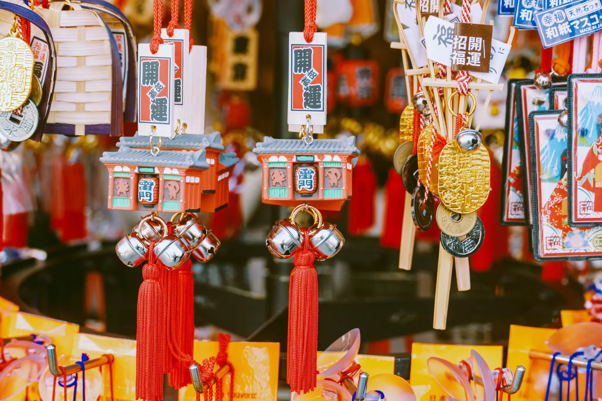 TOKYO, JAPAN. APRIL 2025. 
ASAKUSA
Sensō-ji-themed trinkets for sale