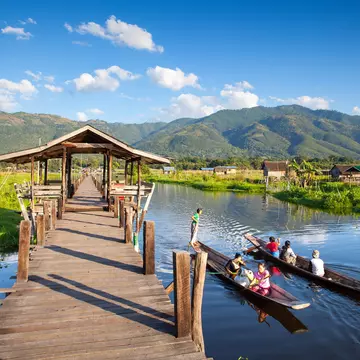 Boats on Inle Lake. Sean Hsu / Shutterstock