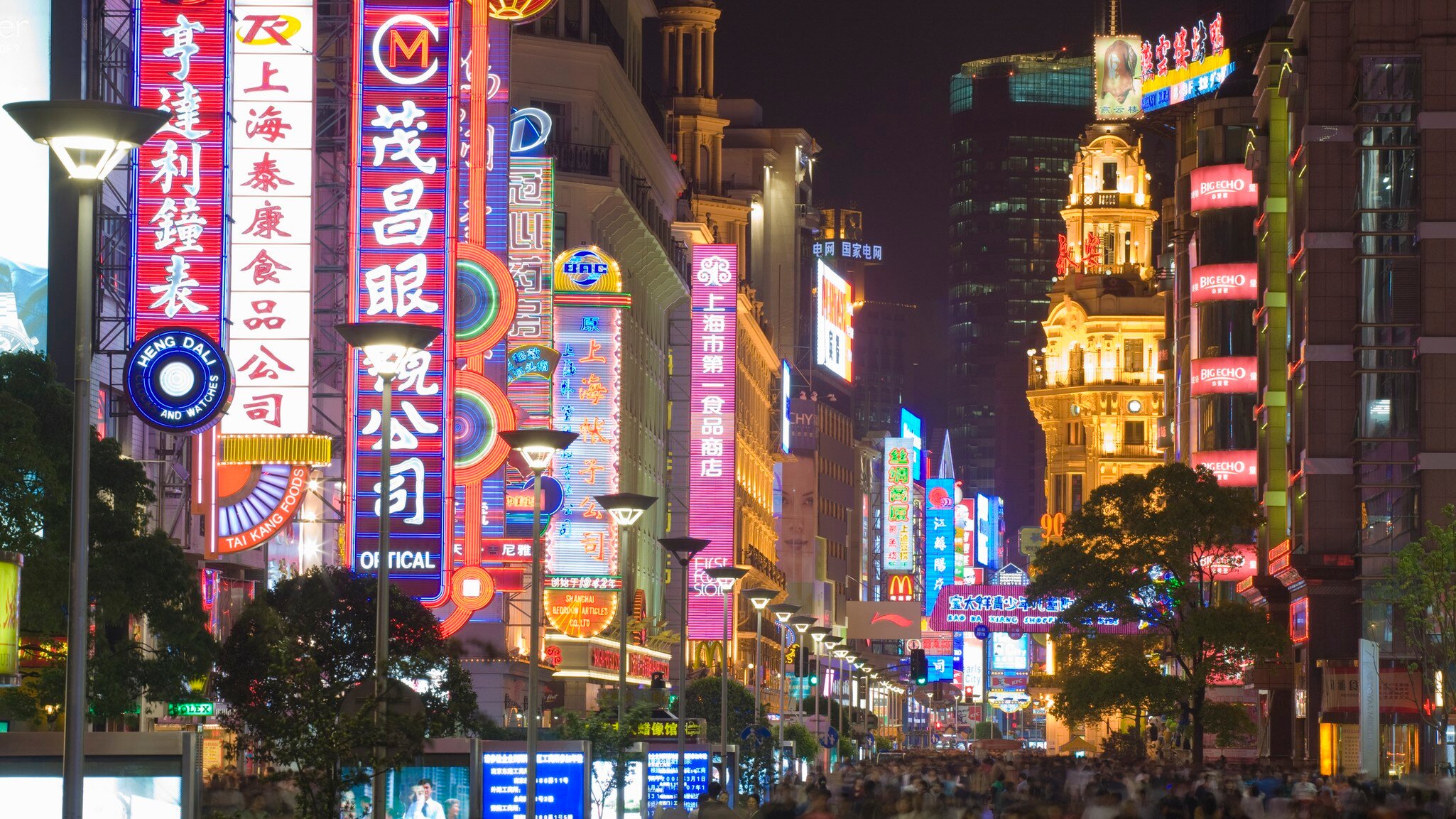 China Shanghai Shopping on Nanjing Road
82977290
A view of the neon lights on East Nanjing Rd in Shanghai, China.