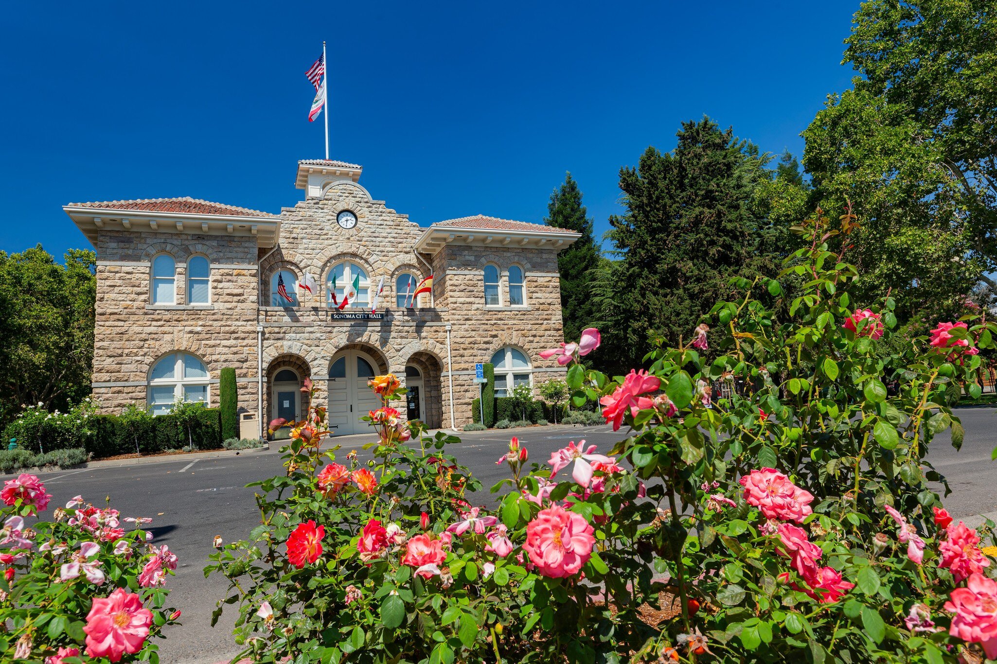 Sunny exterior view of the Sonoma City Hall at California, License Type: media, Download Time: 2025-08-06T19:56:51.000Z, User: dermothegarty77, Editorial: false, purchase_order: 56530 - Guidebooks, job: Global Publishing WIP, client: Coastal California 7, other: Dermot Hegarty