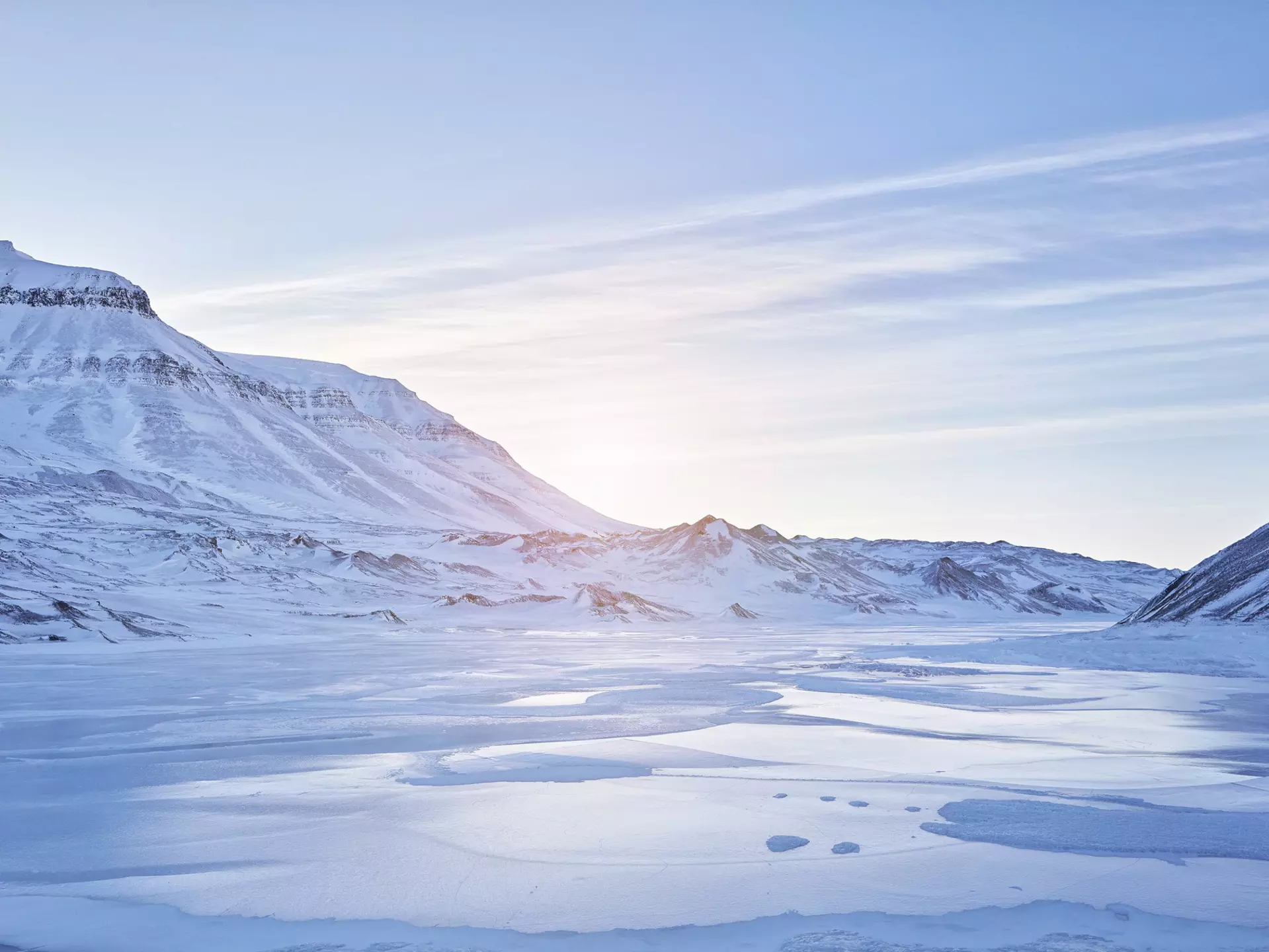 Lonely Planet Traveller Magazine, Issue 108, December 2017, Svalbard, snow, arctic
Deserted valley seen on a snowmobile trip to Mohnbukta inlet, near Longyearbyen.