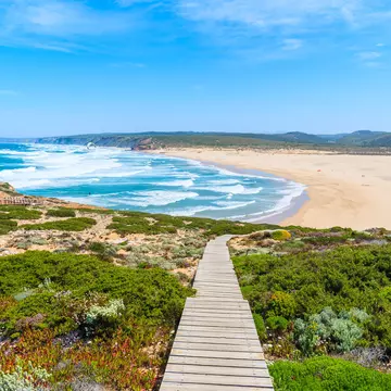 Praia da Bordeira beach in the Algarve, Portugal. Pawel Kazmierczak/Shutterstock