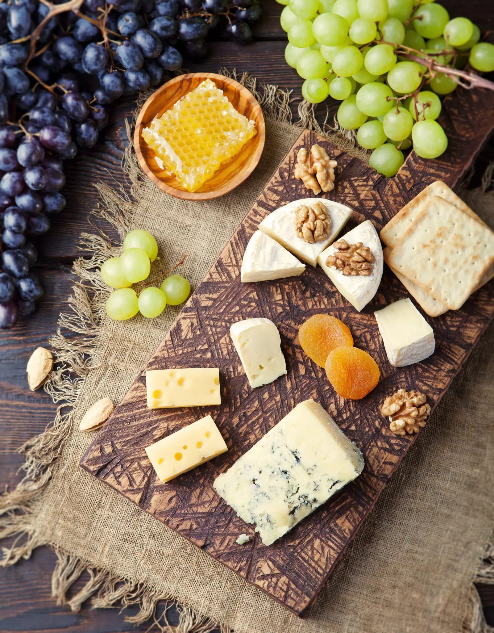 Consuners are foregoing traditional cheese platters during the crisis © Anna_Pustynnikova/Shutterstock