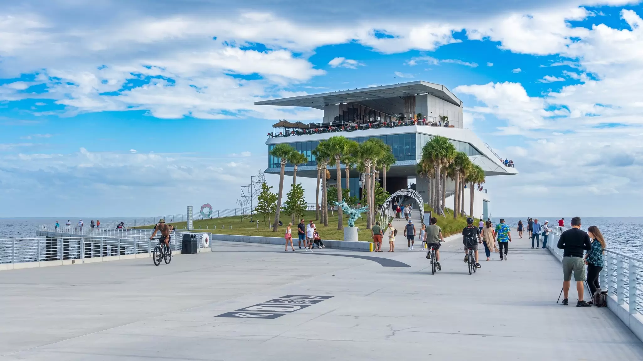 People enjoying the pier at St Petersburg, Florida. Sunshower Shots/Shutterstock