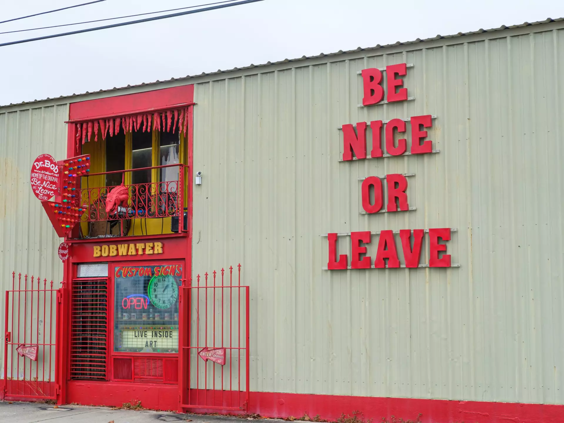 NEW ORLEANS, LA, USA - JANUARY 23, 2021: Dr. Bob Art Shop in the Bywater Neighborhood, License Type: media, Download Time: 2025-07-28T14:21:41.000Z, User: LP_BAntunes, Editorial: true, purchase_order: 65050 - Digital Destinations and Articles, job: Global Publishing WIP, client: Global Publishing WIP, other: Beatriz Antunes