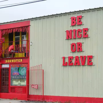NEW ORLEANS, LA, USA - JANUARY 23, 2021: Dr. Bob Art Shop in the Bywater Neighborhood, License Type: media, Download Time: 2025-07-28T14:21:41.000Z, User: LP_BAntunes, Editorial: true, purchase_order: 65050 - Digital Destinations and Articles, job: Global Publishing WIP, client: Global Publishing WIP, other: Beatriz Antunes