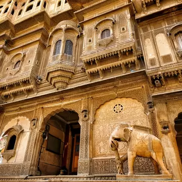 Detail of the facade of the Nathmal ki Haveli in Jaisalmer, Rajasthan, India.