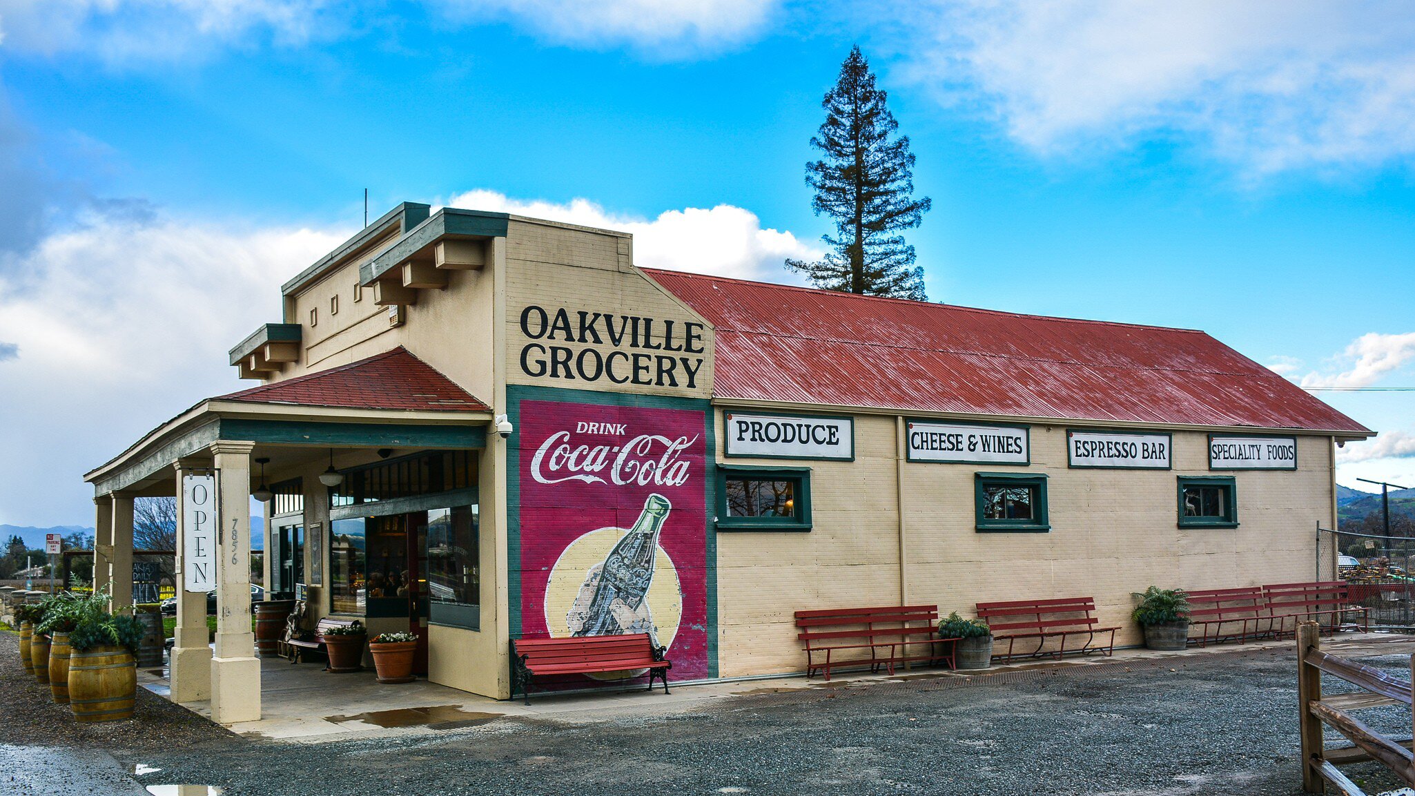 Oakville, CA/USA - Jan. 31, 2016: Oakville Grocery. Founded in 1881, Oakville Grocery is the oldest continually operating grocery store in the state of California.  License Type: media  Download Time: 2023-05-20T06:55:03.000Z  User: claramonitto  Is Editorial: Yes  purchase_order:   