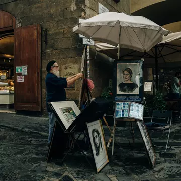 A street artist near the Cathedral of Santa Maria del Fiore. Brester Irina/Shutterstock
