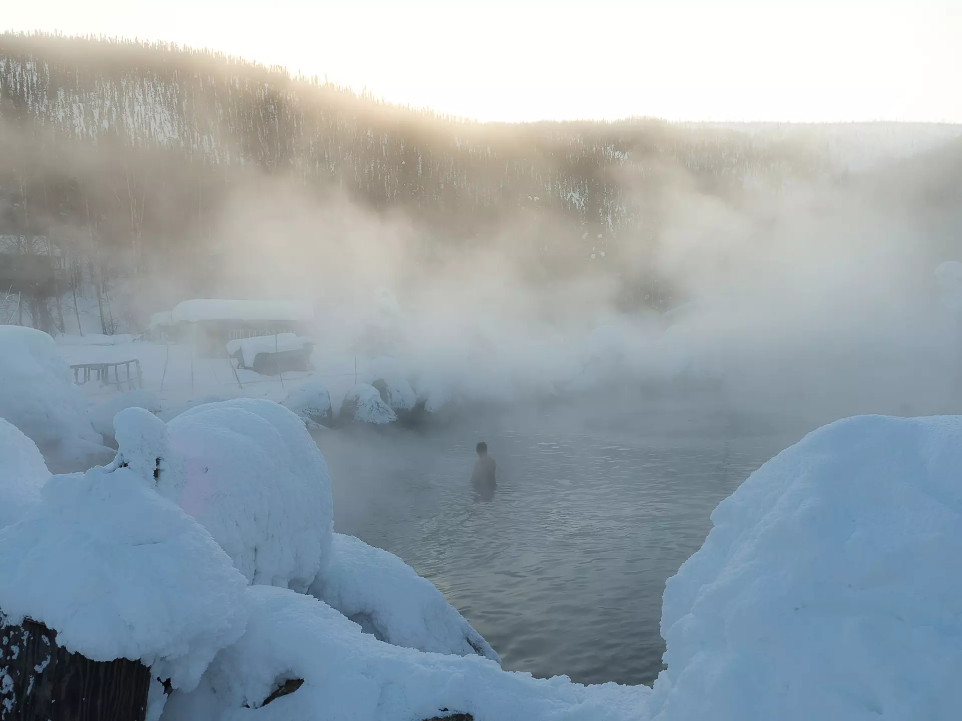 The temperature at the steamy pools of Chena Hot Springs in Alaska averages 106°F © Pung / Shutterstock