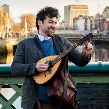 Balladeer and Dublin tour guide Seán Fitzgerald brings the city’s history to life through music © Peter Cooney