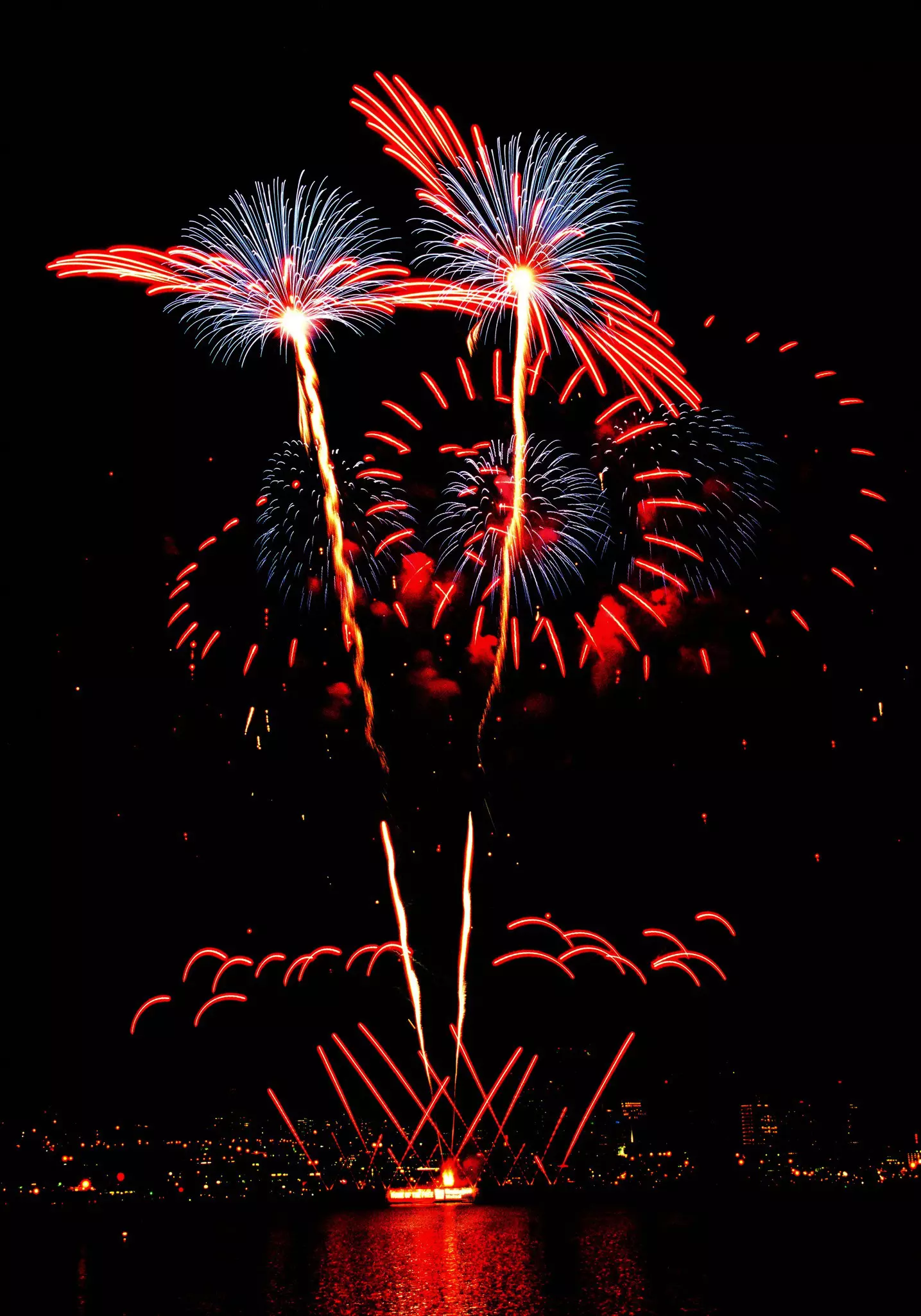 Seattle, Washington. Fourth of July Firework vertical, License Type: media, Download Time: 2026-06-03T17:21:08.000Z, User: adouglaslott59, Editorial: false, purchase_order: 65050 - Digital Destinations and Articles, job: online editorial, client: best fourth of july celebrations, other: Ann Douglas Lott