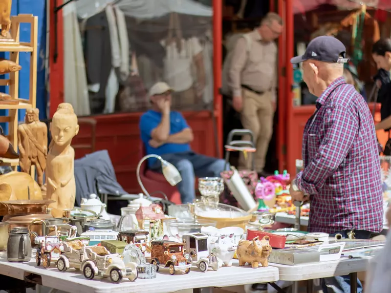 Vintage Trinkets stand in Portobello Market