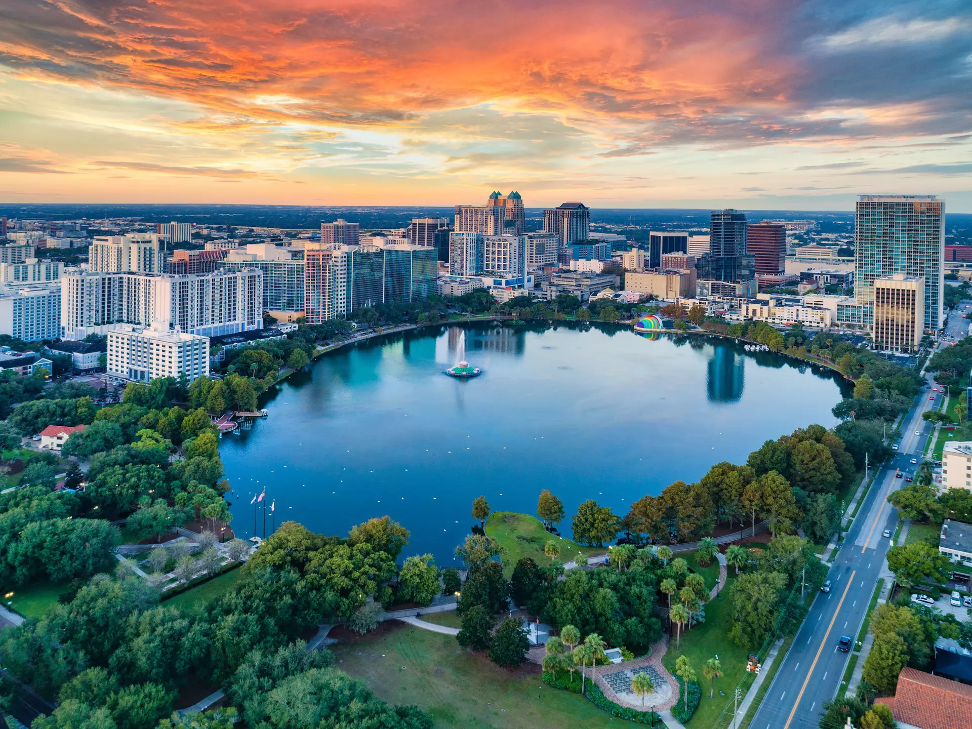 Lake Eola and Downtown Orlando, Florida. Kruck20/Getty Images