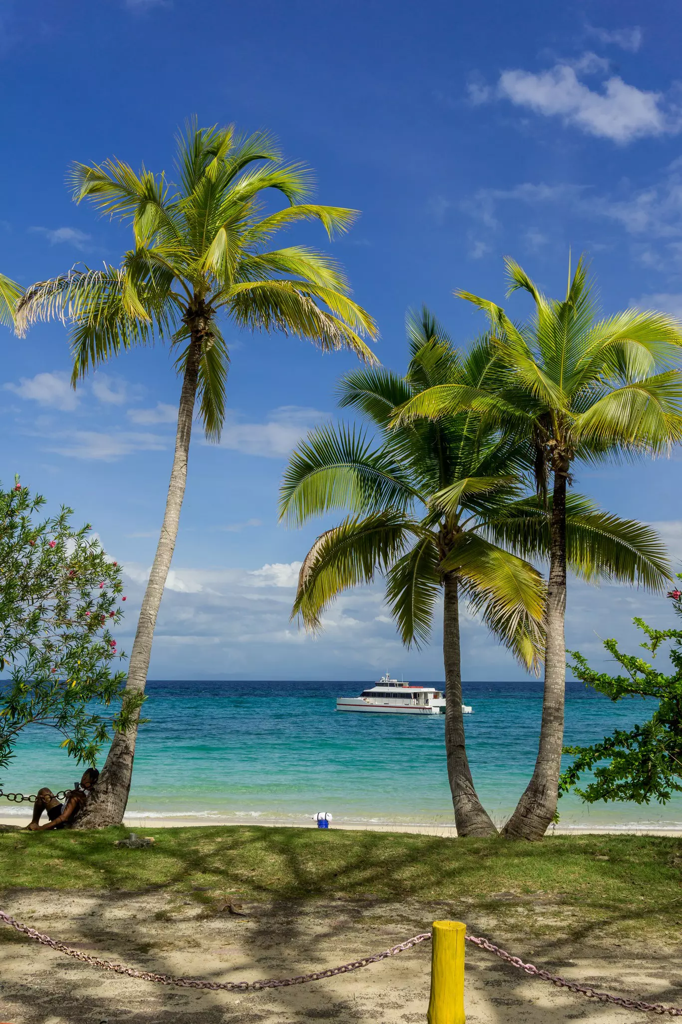 Wreck beach or Playa Larga—tropical white sand beach on Contadora island, part of the Pearl Islands archipelago in the Pacific ocean, Panama.