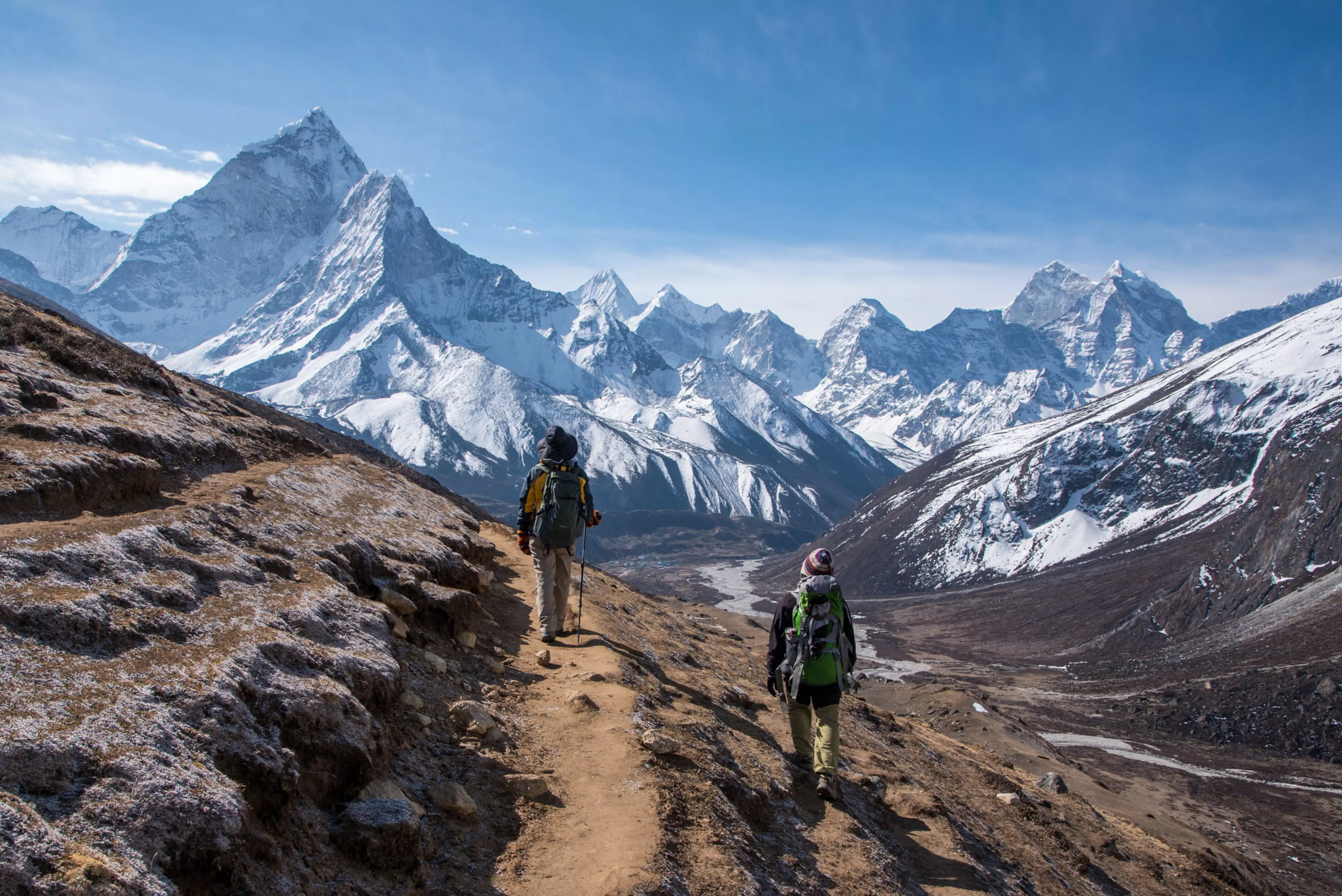 Trekkers on the way to Everest base camp, Nepal (K_Boonnitrod/Shutterstock)
