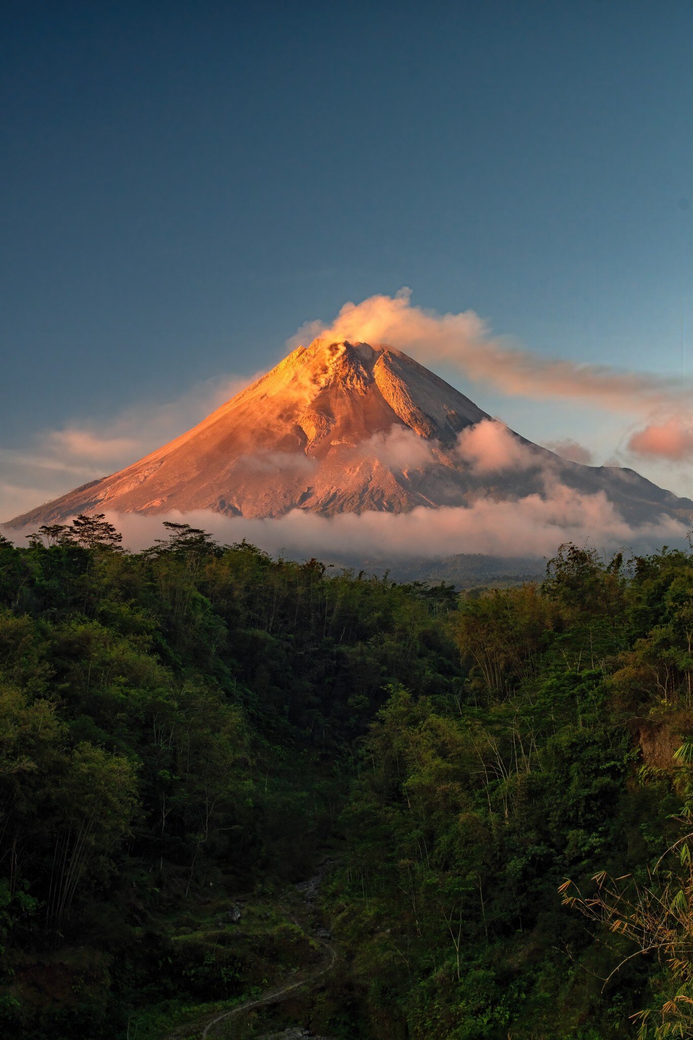 Beautiful Sunset over Merapi Volcano, License Type: media, Download Time: 2025-02-06T21:38:17.000Z, User: katelyn.perry_lonelyplanet, Editorial: false, purchase_order: 65050 - Digital Destinations and Articles, job: wip, client: wip, other: Katelyn Perry