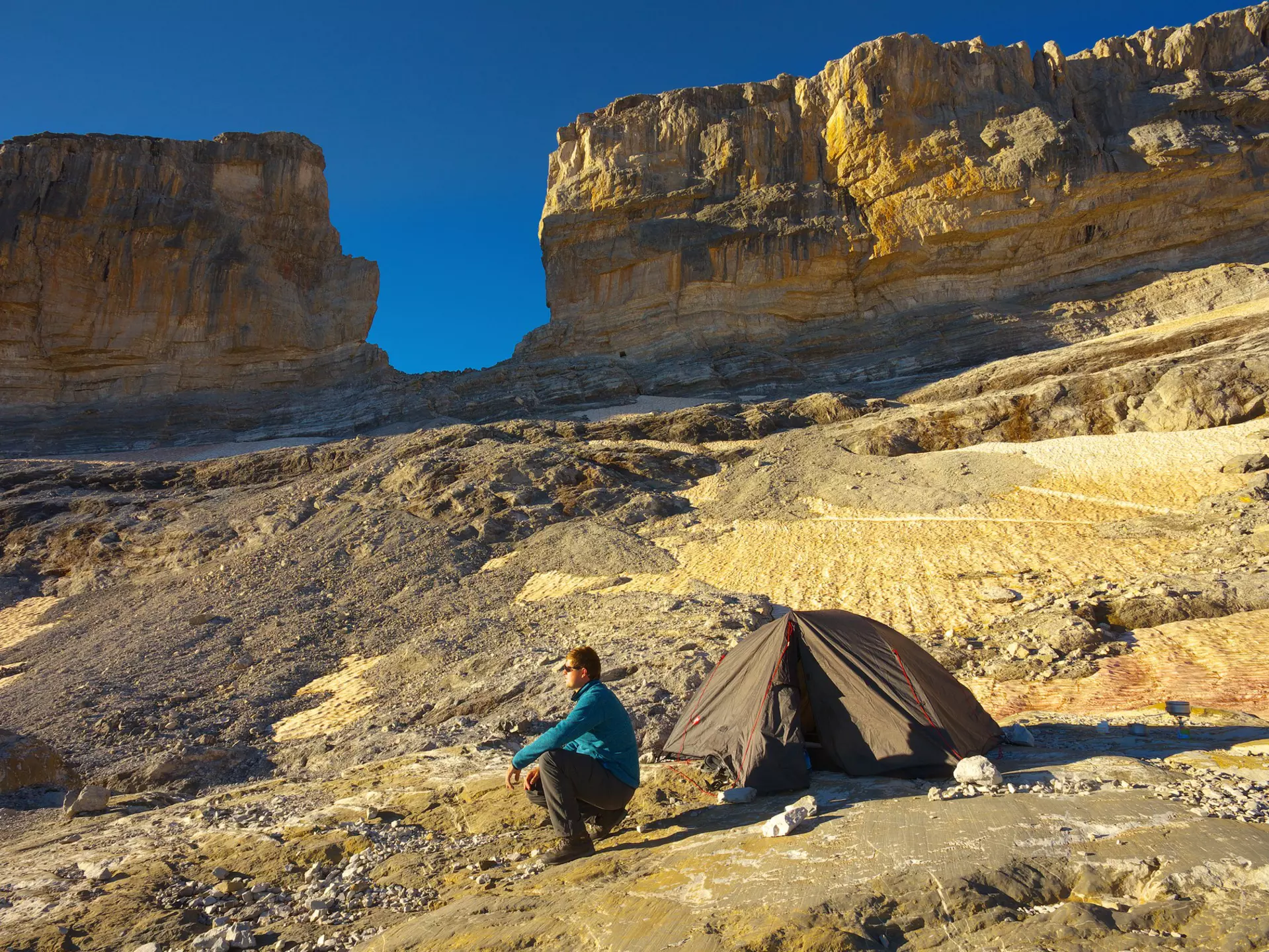 Setting up camp at the Instagrammable natural gate of La Breche de Roland © Filip Rejman / Shutterstock