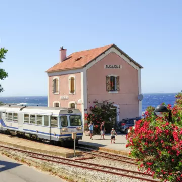 The U Trinighellu traverses Corsica's beautiful coastline as well as its mountains. © Paolo Picciotto/REDA&CO/Getty Images