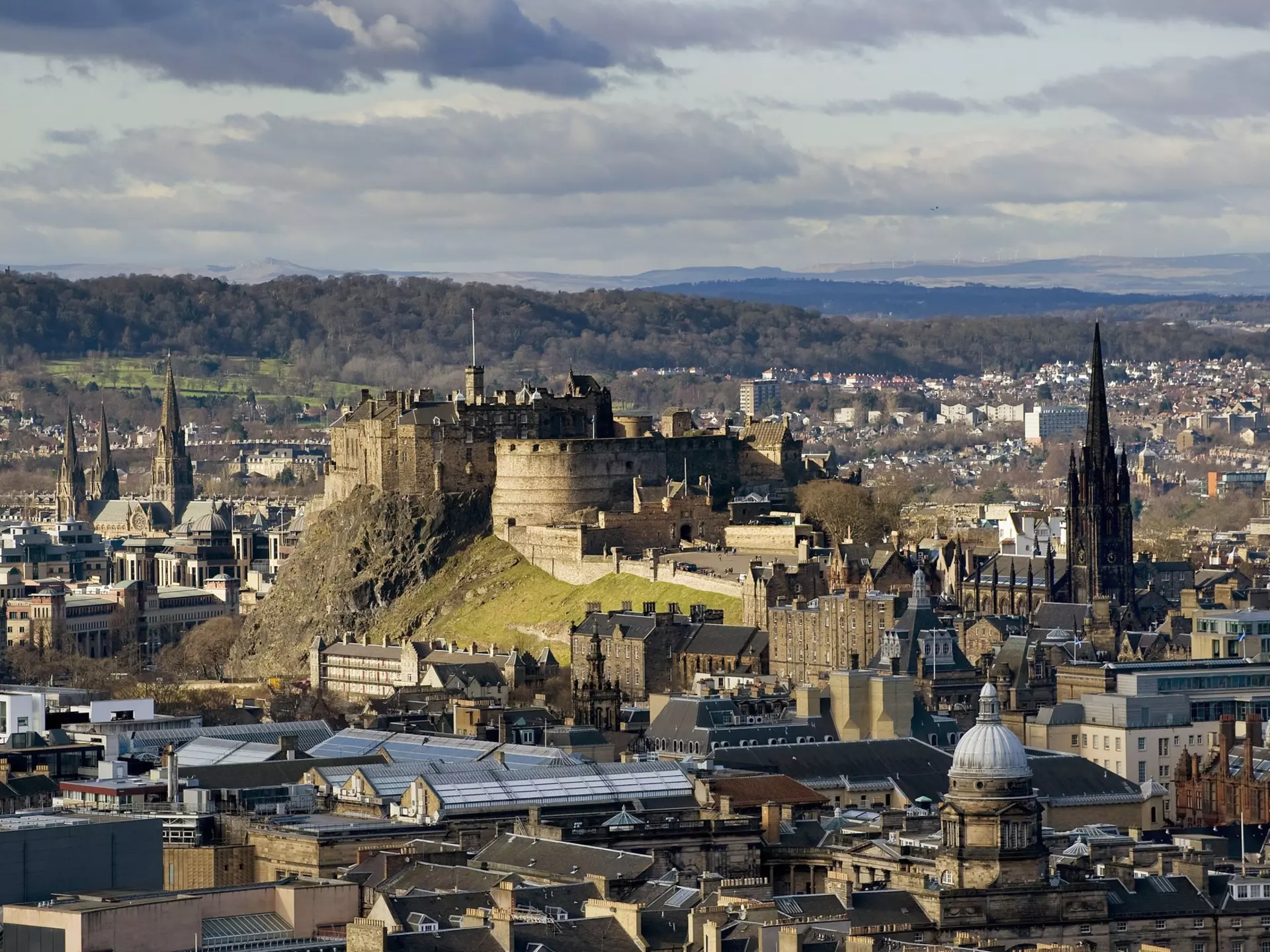 A view over the rooftops of Edinburgh to Edinburgh Castle, Scotland.