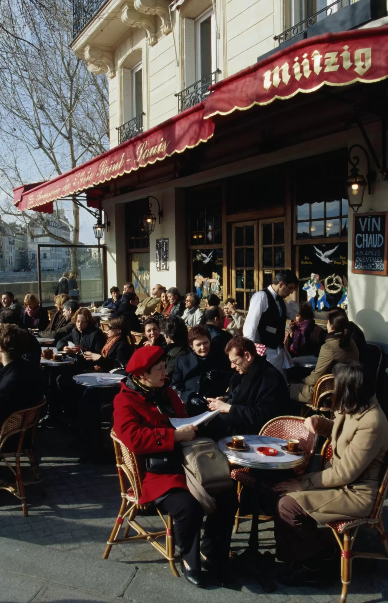 Customers dining al fresco at La Brasserie de l'Ile St-Louis in winter