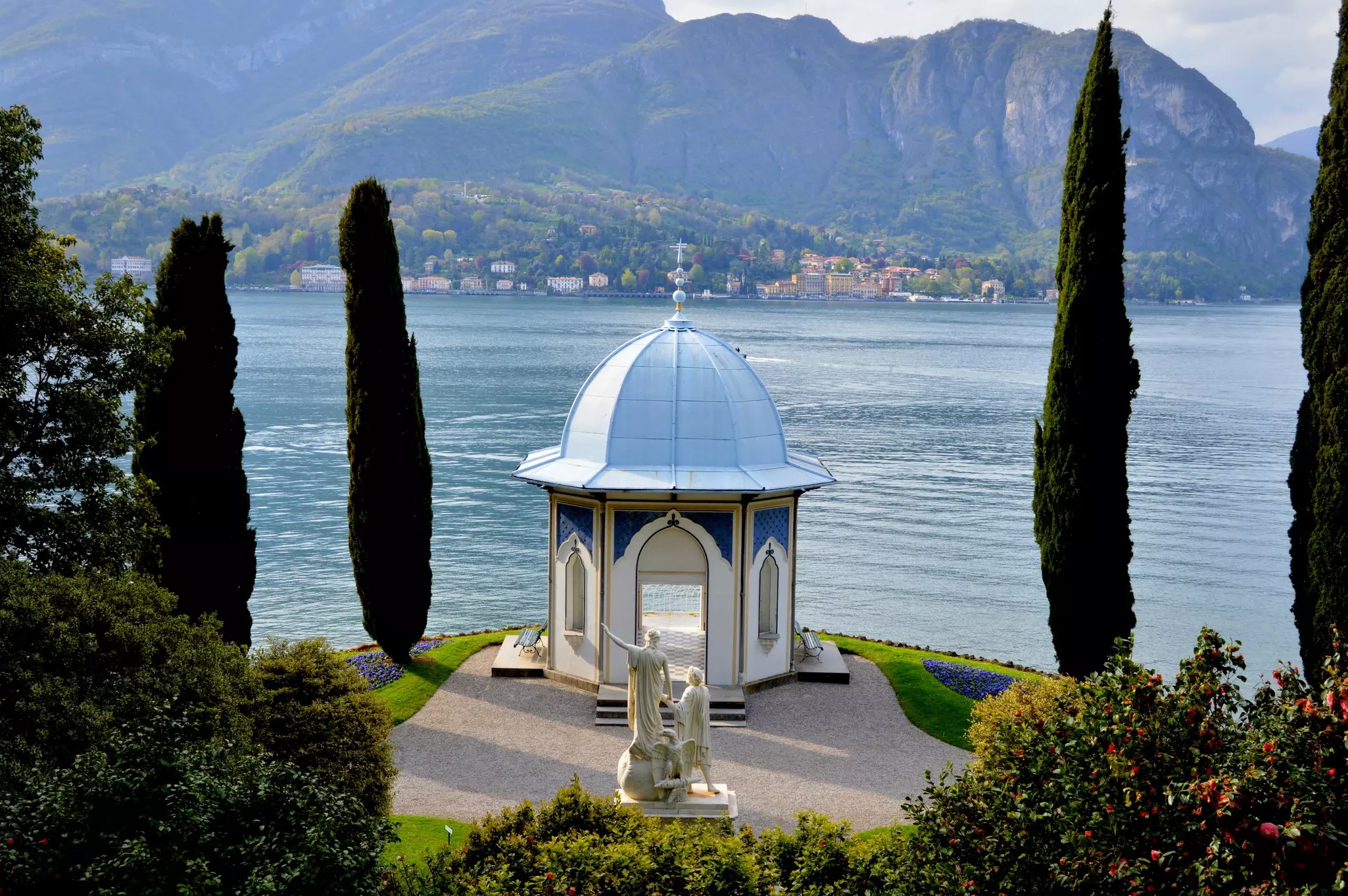 A Moorish pavilion in the grounds of Villa Melzi d’Eril in Bellagio, Italy, with Lake Como in the background.