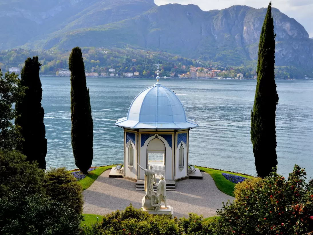 A Moorish pavilion in the grounds of Villa Melzi d’Eril in Bellagio, Italy, with Lake Como in the background.