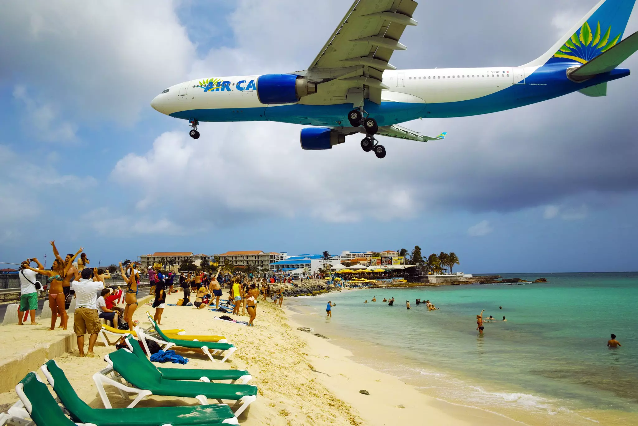 Plane flying low over the beach in Saint Martin