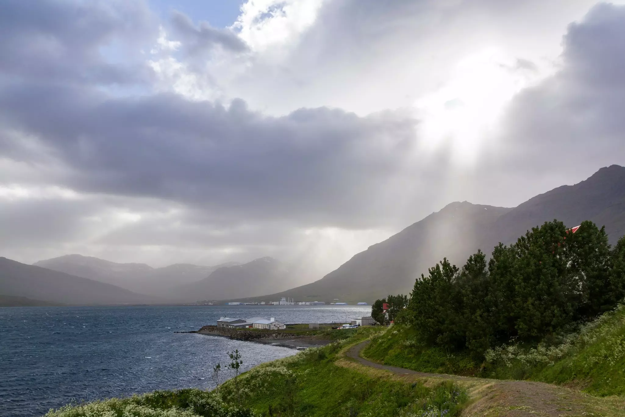 The bay of Neskaupstaður, one of Iceland's most isolated towns, on a stormy day © Shutterstock / A.N.Foto
