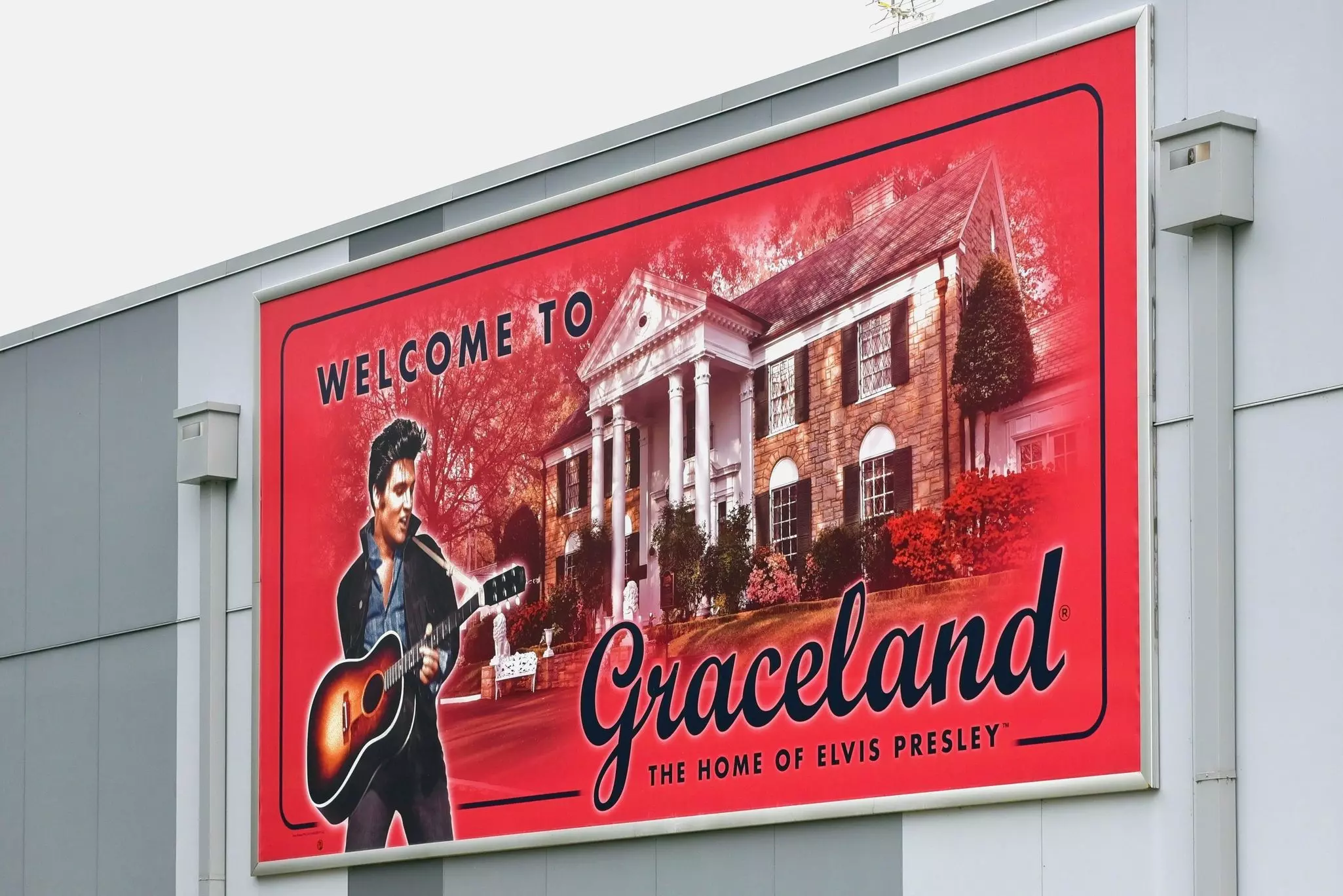 Head to Graceland during low season to beat the crowds © Paul McKinnon / Shutterstock